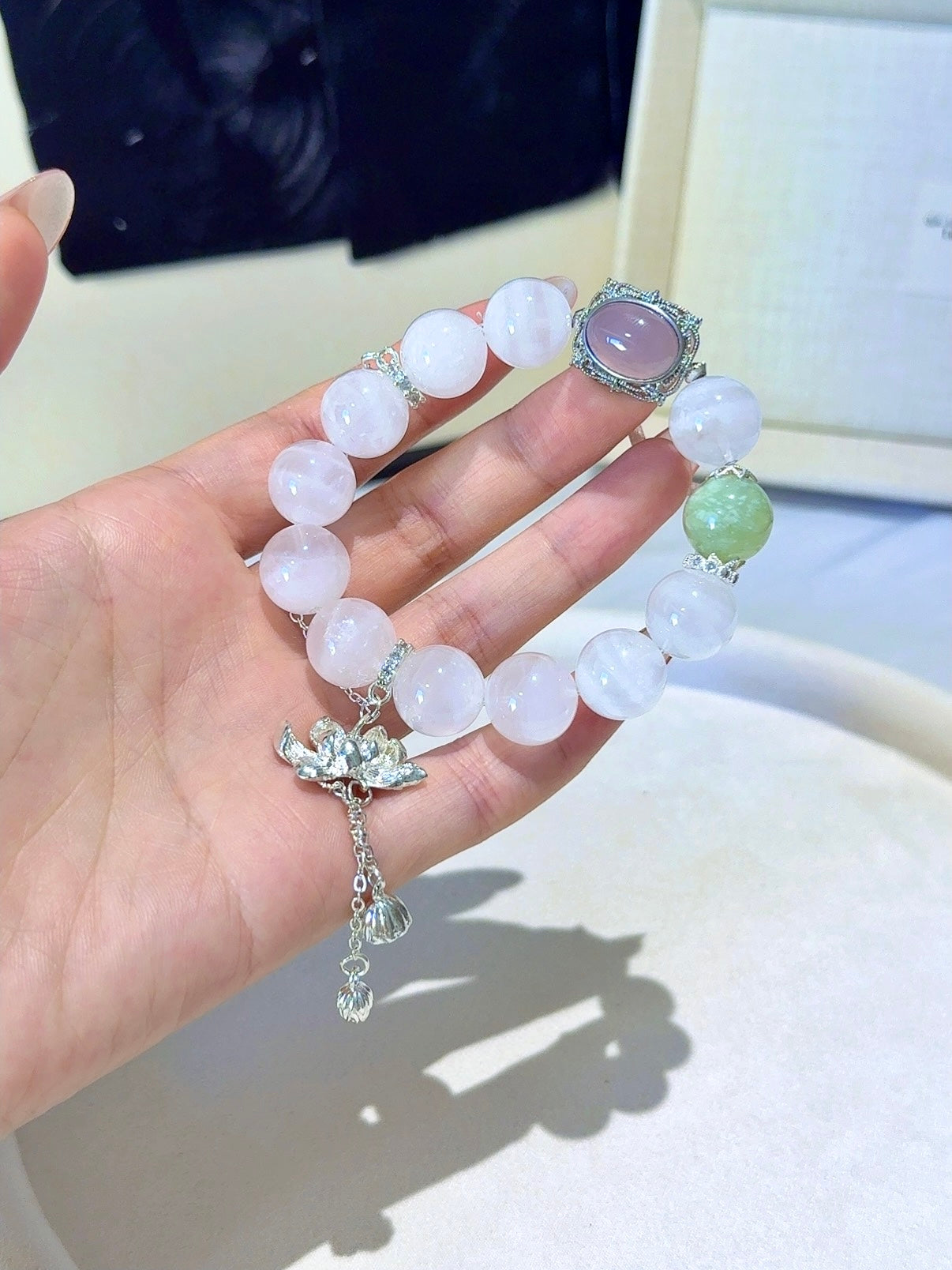 ▫️▪️ White ghost Xiuyu powder crystal magic box bracelet